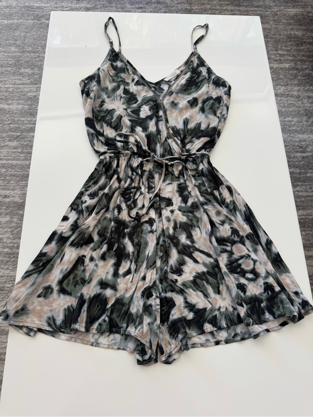 LOVESTITCH Women’s Floral Surplice Wrap Romper Tie Waist Size S